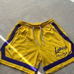 Nike women’s Lakers practice shorts medium